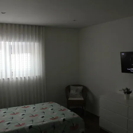 Manuel Tiago Pereira *